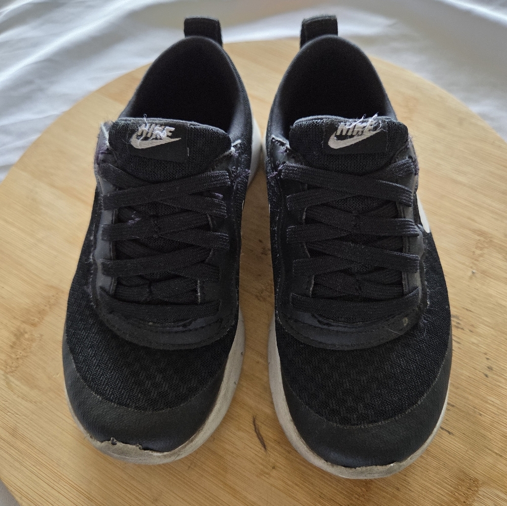 Nike | Black Mesh Sneakers
